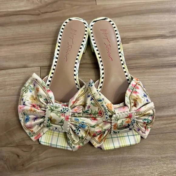 Betsey Johnson Cream Floral Bow Slide Mules - Picture 1 of 3